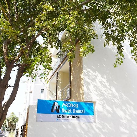Hotel Nova Sk Rajkot Ngoại thất bức ảnh