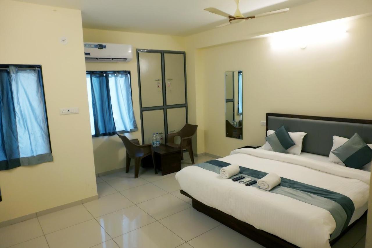 Hotel Nova Sk Rajkot Ngoại thất bức ảnh