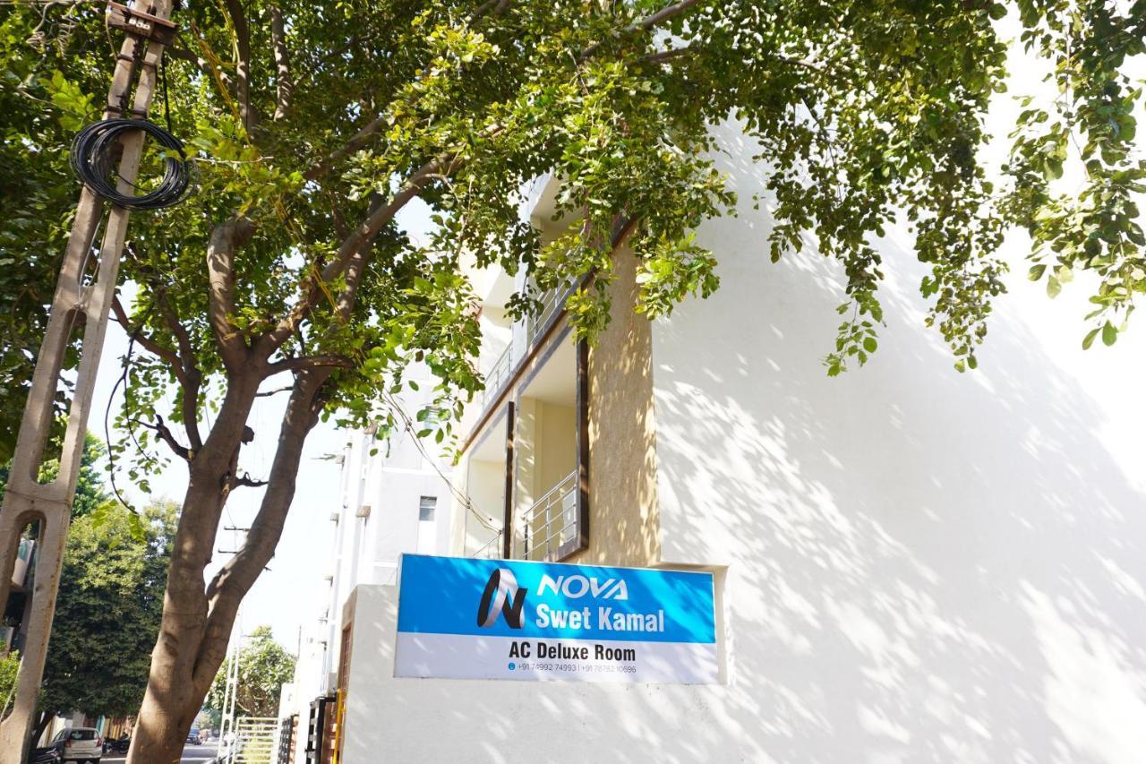 Hotel Nova Sk Rajkot Ngoại thất bức ảnh