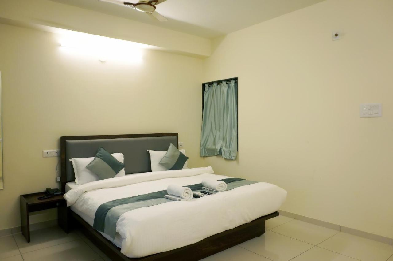 Hotel Nova Sk Rajkot Ngoại thất bức ảnh