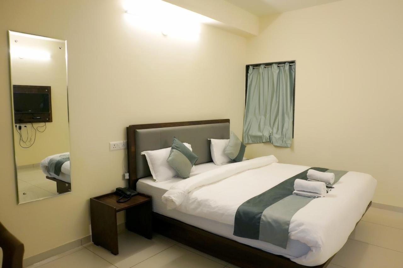 Hotel Nova Sk Rajkot Ngoại thất bức ảnh