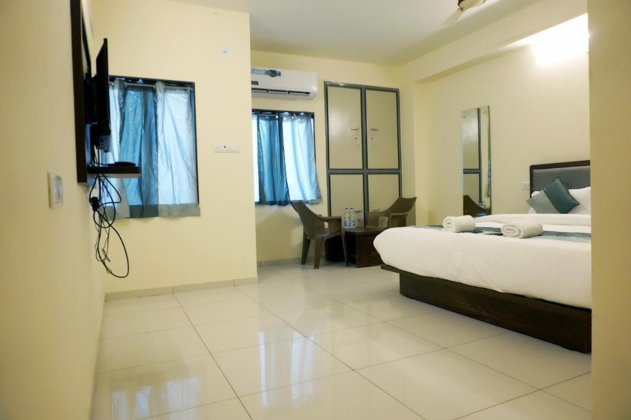 Hotel Nova Sk Rajkot Ngoại thất bức ảnh