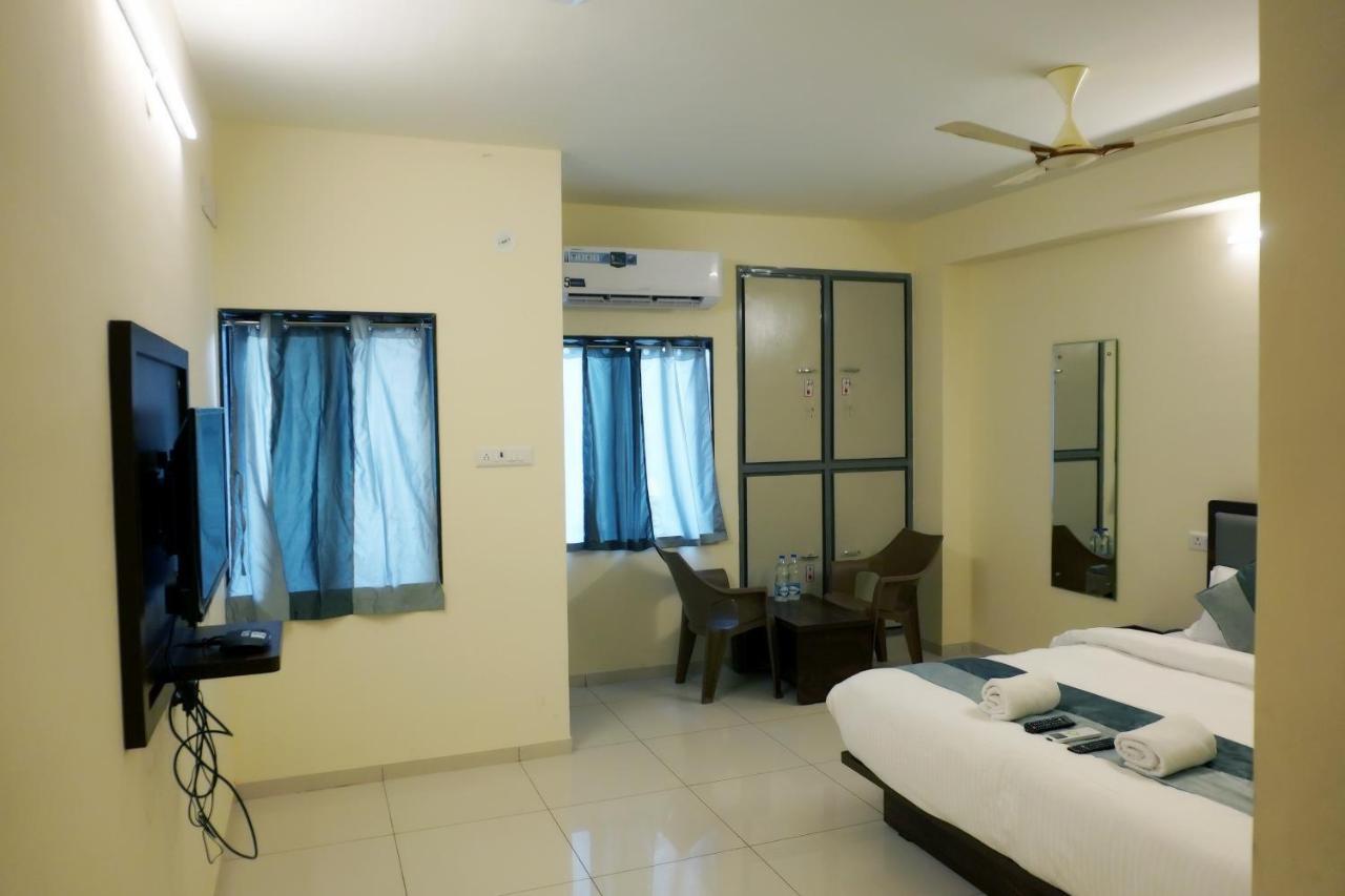 Hotel Nova Sk Rajkot Ngoại thất bức ảnh