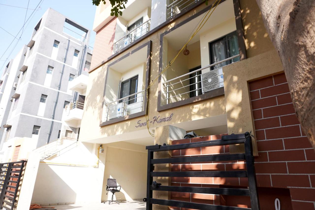 Hotel Nova Sk Rajkot Ngoại thất bức ảnh