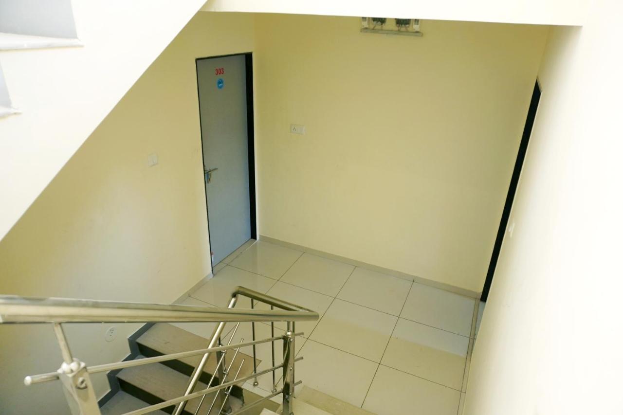 Hotel Nova Sk Rajkot Ngoại thất bức ảnh